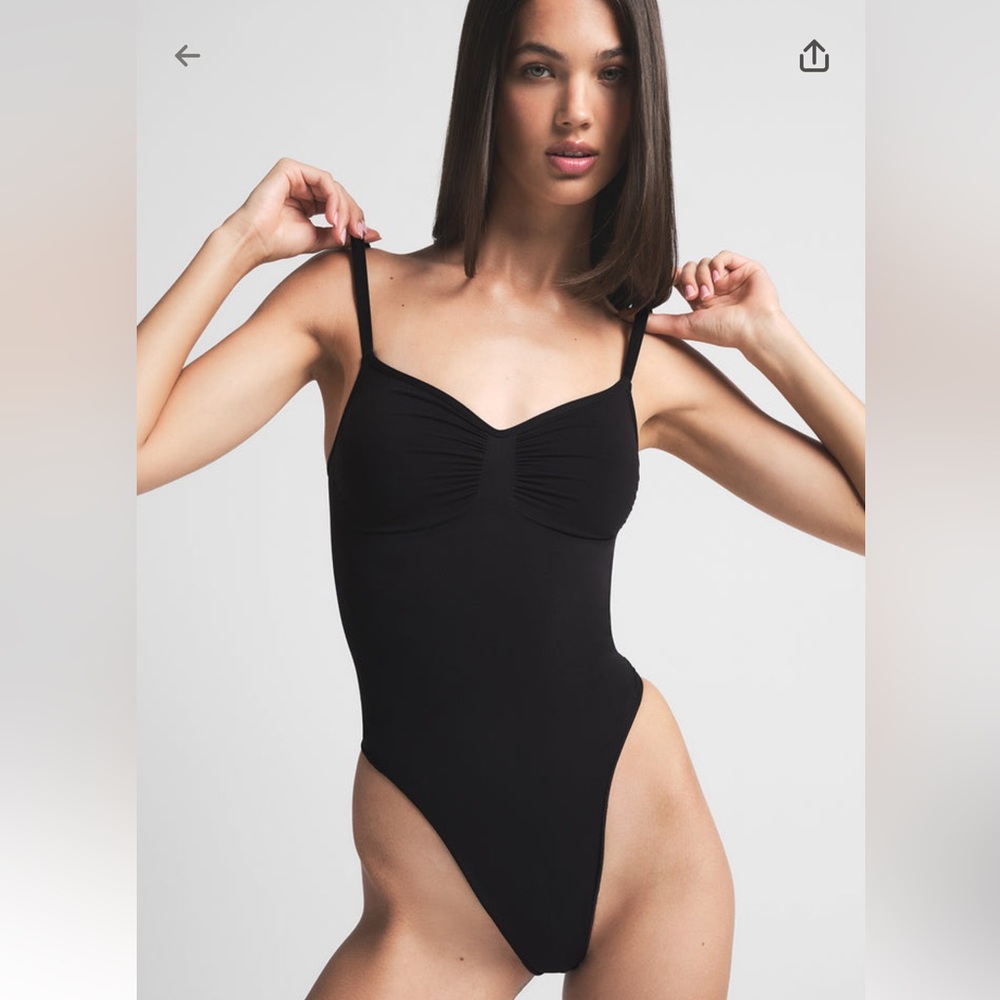 SKIMS Seamless Sculpt Thong Bodysuit Onyx